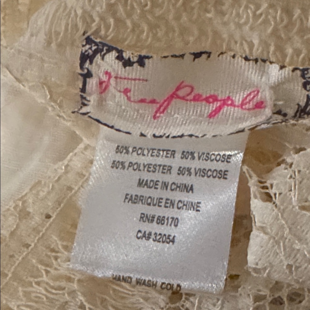 Free People Bohemian lace ecru and bone colored large scarf or wrap - Picture 6 of 7